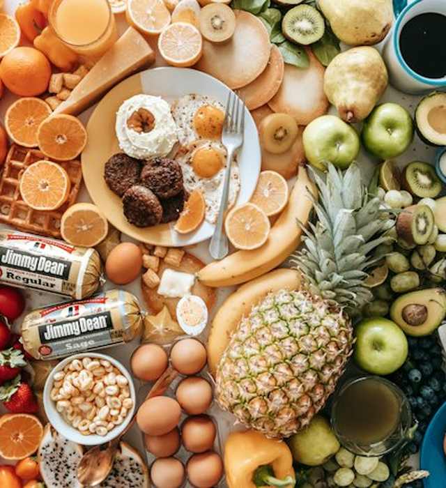 Mesa farta de alimentos